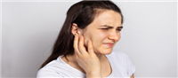  ما هي أعراض ثقب طبلة الأذن؟ 