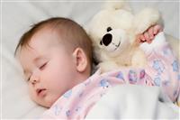 8 أغذية تساعد الطفل على النوم بهدوء