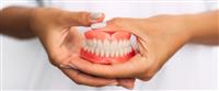  تركيب الأسنان المتحركة: أهم المعلومات عنه .