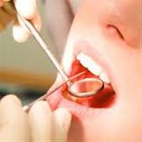 أطباء الأسنان يساعدون في الوقاية من أمراض الأسنان 