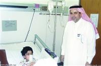 مسئولو مستشفى الأمير سلمان يعايدون المنومين